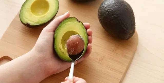 牛油果的果核能吃吗怎么吃