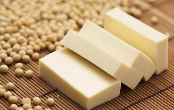 豆腐放冰箱冷藏还是冷冻,豆腐是一种保质期比较短的食物吗图2