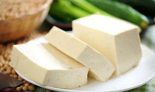 豆腐放冰箱冷藏还是冷冻,豆腐是一种保质期比较短的食物吗图4