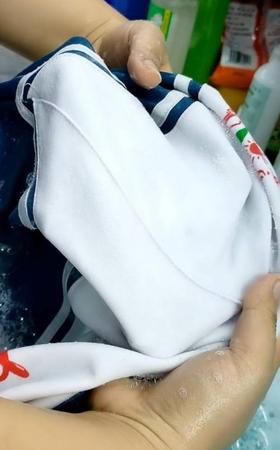 泡沫胶弄手上怎么洗掉?