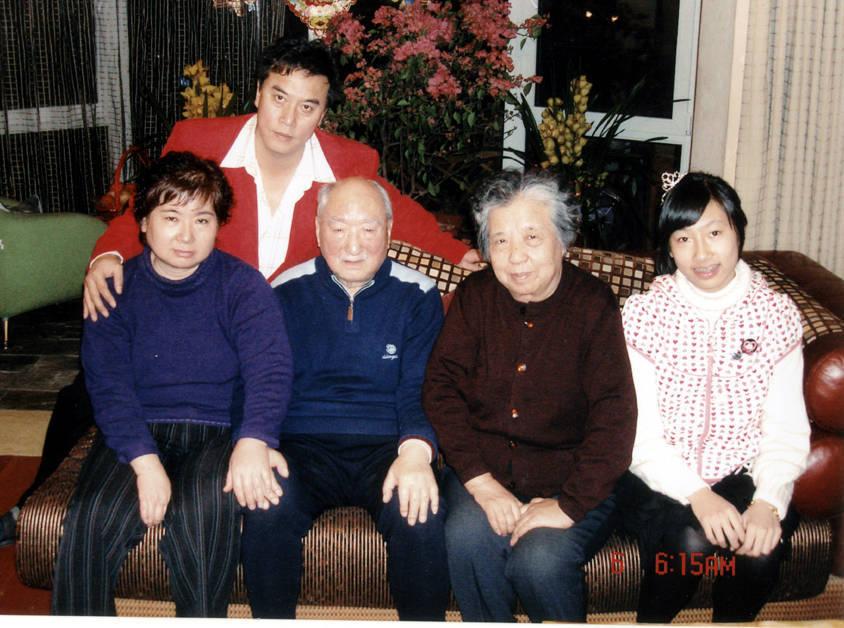 陈佩斯个人资料（陈佩斯的母亲病逝：母爱成永恒，他用孝心温暖母亲的最后时光）