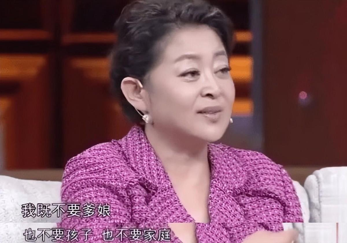 三婚嫁给杨亚洲的倪萍，经历两段失败的婚姻，如今苦尽甘来也有遗憾