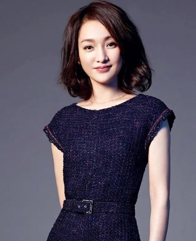 周迅简历个人简介（周迅：离过一次婚，情归小13岁男友卓越，48岁的她幸福了吗？）