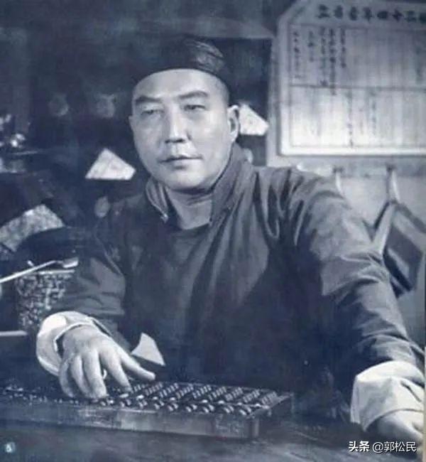 茶馆秦仲义人物形象分析(茶馆中各人物分析)