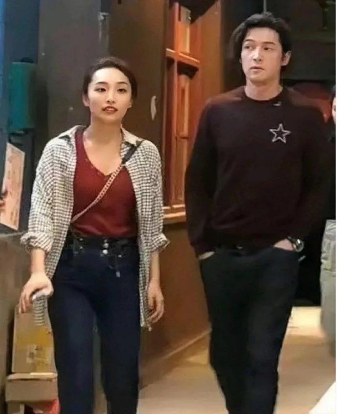 胡歌官宣得女，老婆是圈外人，知情人士透露曾是他的执行经纪…