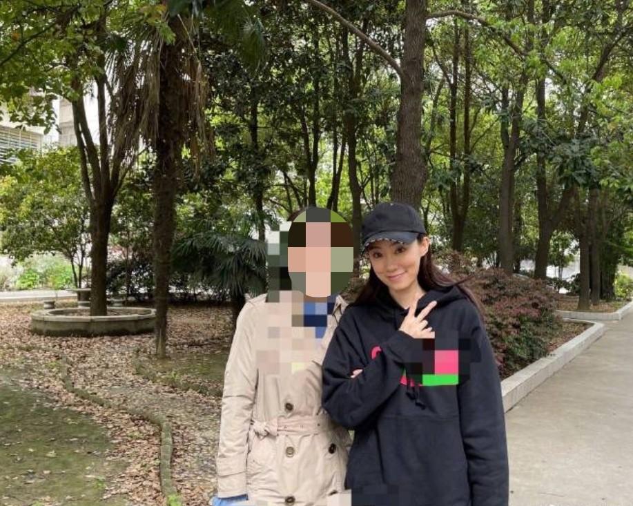张小斐自述过往，北电第一毕业仍无戏拍，大火后频上热搜很害怕