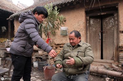 ​农村老人经常说：亲人间千万不要借钱，残酷却十分有道理