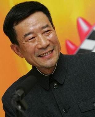 李雪健