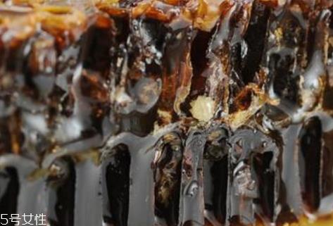 黑蜂蜜多少钱一斤 质量不同价钱更不同