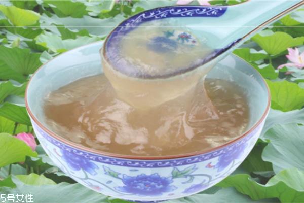 藕粉是什么样的颜色 微红色最好