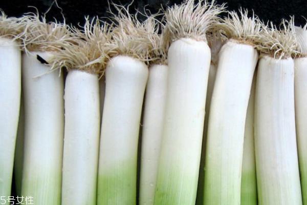 大葱是辛辣食物吗 属于这个类别