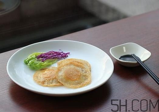 荷包蛋是煮的还是煎的？煎鸡蛋还是煮鸡蛋好？