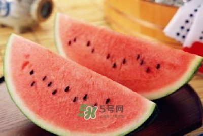 ​绿豆汤和西瓜可以同时吃吗？绿豆汤可以和西瓜一起吃吗？