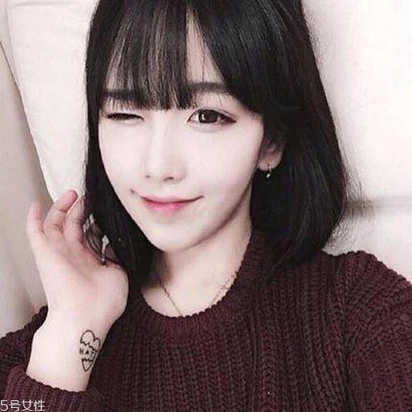 线条烫适合染什么发色 线条烫短发图片大全