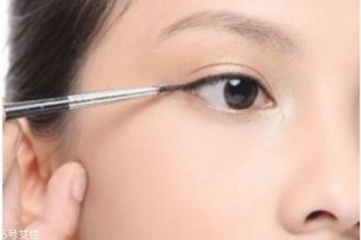 ​初学者怎样画眼线 各种眼型的眼线画法