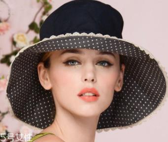 方脸戴什么帽子好看？戴上这三件你脸就不方了