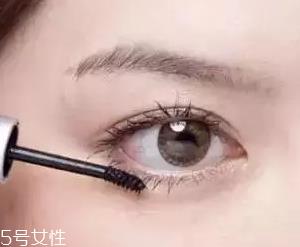 睫毛膏如何避免结块？不要z形涂抹