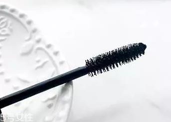 睫毛膏如何避免结块？不要z形涂抹
