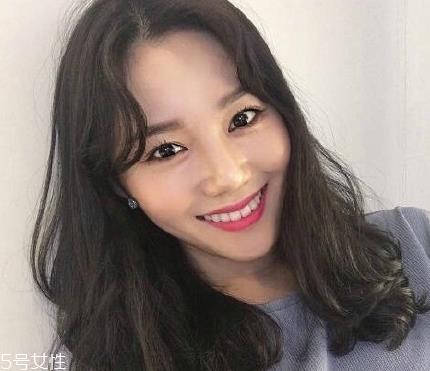 凌乱小卷中长发怎么弄好看？超美的凌乱小卷中长发
