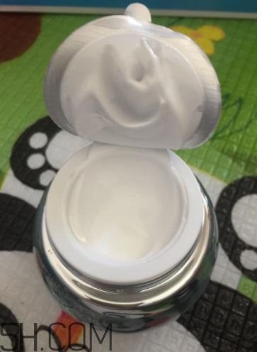 欧诗漫珍珠水光素颜霜含激素吗？欧诗漫珍珠素颜霜刺激吗