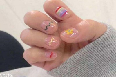 ​秋天适合的美甲款式 适合秋天的美甲图片