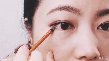 裸妆眼线如何快速改成小烟熏 小烟熏妆图片教程