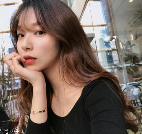 大饼脸适合什么刘海 完美修饰大脸