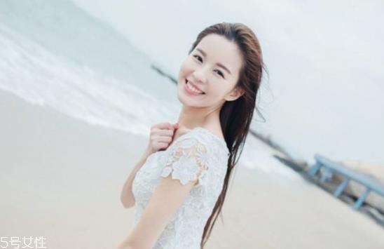 怎么在家自己拉直头发 头发拉直的步骤