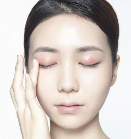 眼影怎么画会自然好看？眼影颜色这样搭配最好看