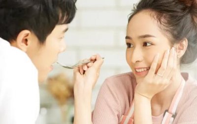 ​女生喜欢你的聊天暗示，从聊天看出是否喜欢你