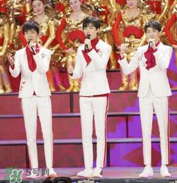 tfboys春晚同款ash鞋正品多少钱？tfboys同款艾熙小白鞋专柜价格
