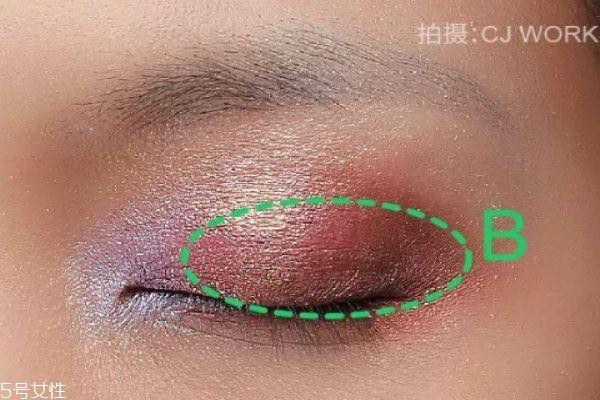 韩版吸血鬼妆容的画法 吸血鬼妆教程