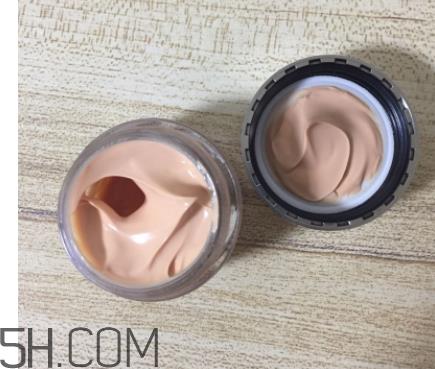 Olay素颜眼霜油不油？适合什么肤质？
