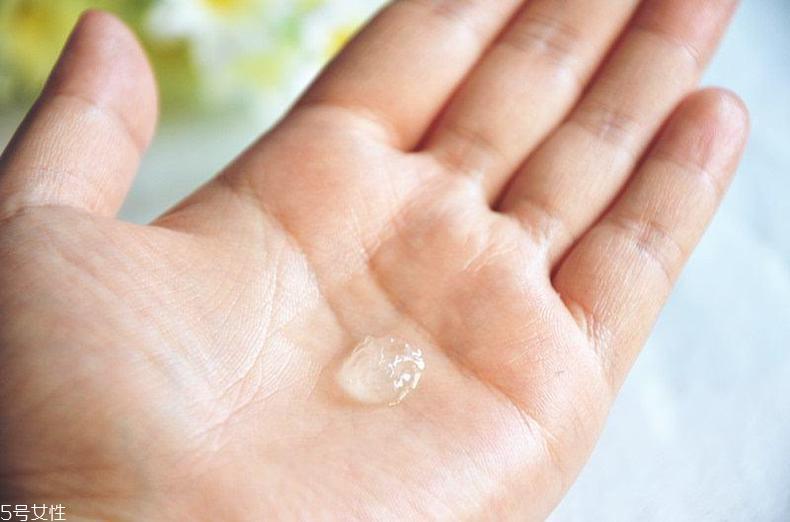 没有卸妆油拿什么卸妆？含油物品能卸妆