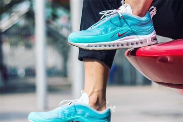 耐克air max 97万花筒真假对比 am97万花筒真假鉴定