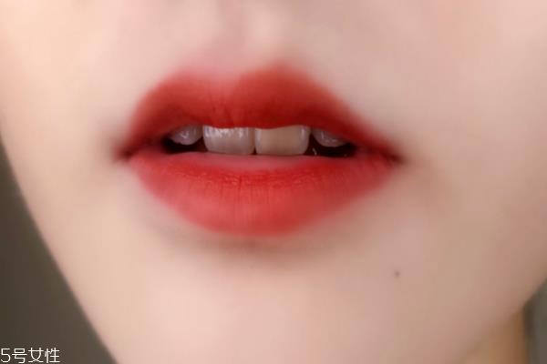 雅诗兰黛333适合素颜吗 素颜真人上嘴图