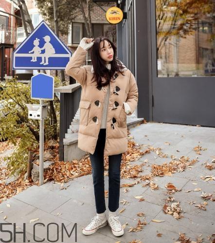 米色羽绒服怎么搭配？米色羽绒服搭配图片