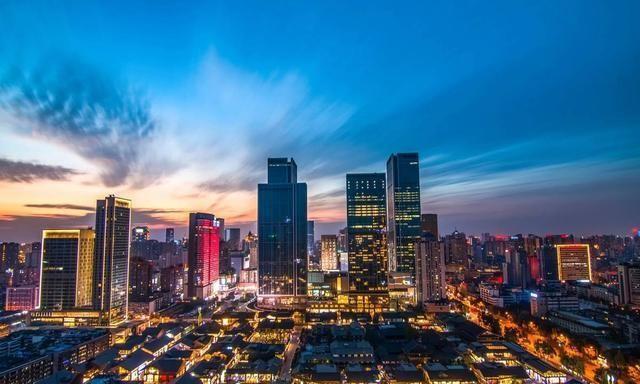 摄影：手机怎么拍夜景？学会这4个拍摄技巧会很有帮助