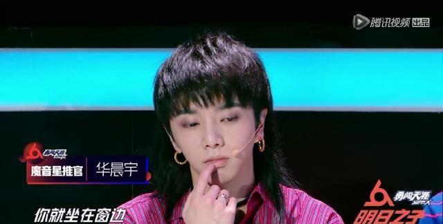 李宇春高度评价选手，华晨宇却说像20年前的音乐，谁注意到何炅？