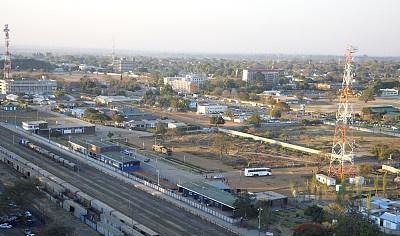 卢萨卡是赞比亚首都和最大城市，虽地处热带，但是重要的交通枢组