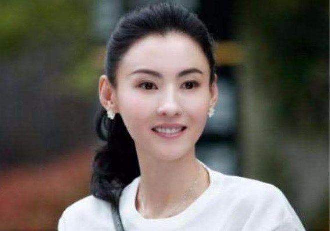 张柏芝产后写真，年近40岁的她依旧年轻，穿着白色纱裙美若天仙