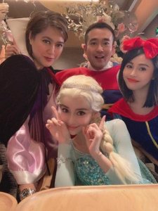 ​“姐弟恋”7年后结婚，婚后为怀孕吃尽苦头，46岁喜获龙凤胎！