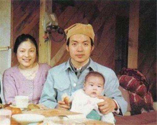 27年前，童话诗人顾城拿斧头砍妻后自尽，留下唯一儿子，现状如何