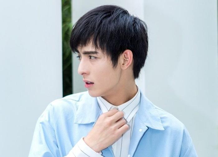 都说魏无羡长得帅，看到薛洋的现代照，才知啥是“美男子”