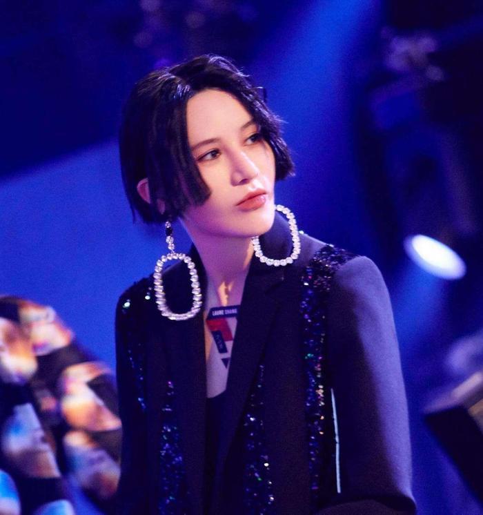 都说尚雯婕发掘了华晨宇，但鲜有人知，她还鼓励了另一位顶级流量