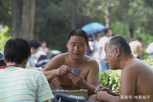膀爷即将成为历史，全国整治赤膊光膀。我们向文明又靠近了一步？