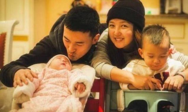 曝出何洁近照，生三胎后身材变样，网友：滚出圈子！