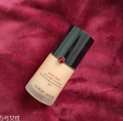 阿玛尼权力粉底液5是黄几白 阿玛尼权力粉底液使用感