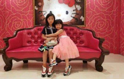 ​岳云鹏老婆晒两个女儿近照，两女孩眼睛小都像爸爸