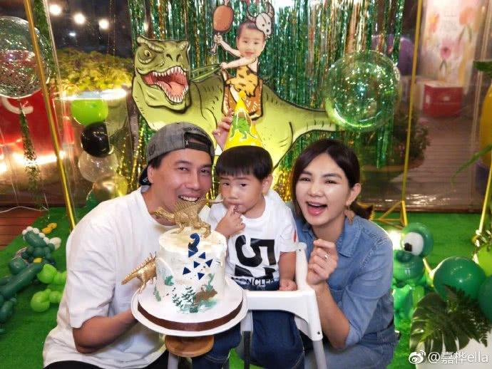 S.H.E合体为Ella儿子庆生，2岁的劲宝捂嘴偷笑超可爱
